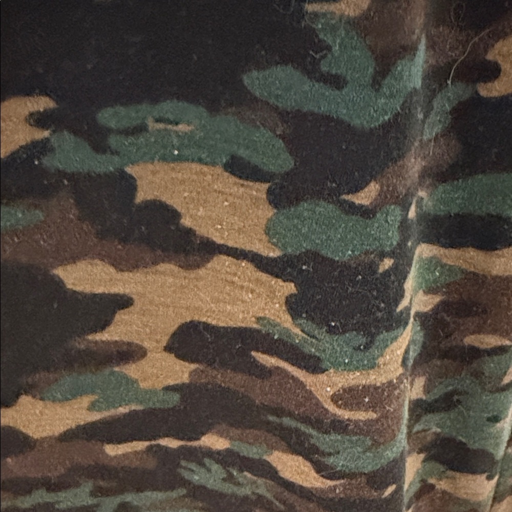 LuLaRoe Classic Tee Camo Print Size Small - Picture 4 of 7
